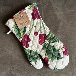 April Cornell Holly Berry Oven Mitt